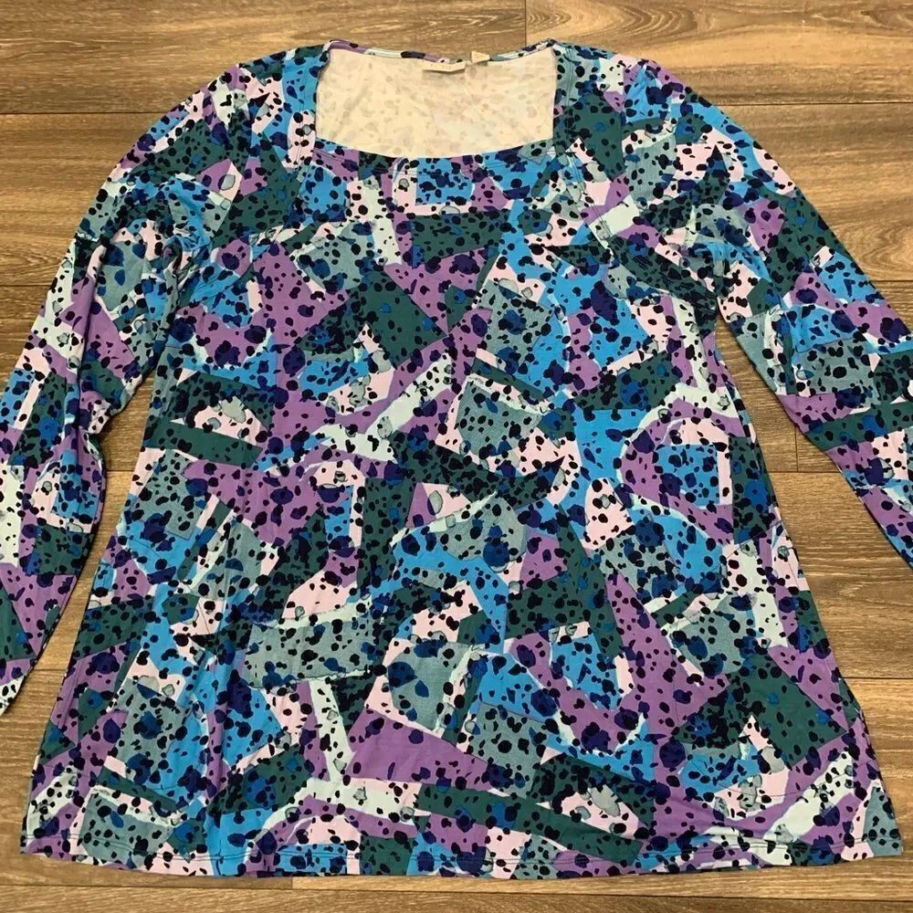 Logo by Lori Goldstein top.  Size: M.  NWOT.